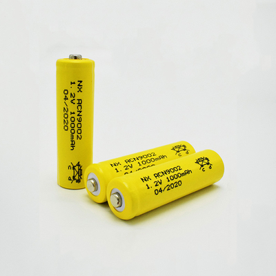 بطارية Ni Cd قابلة لإعادة الشحن 1.2 فولت العمر المتوقع 5 سنوات AA1000mAh نوع العصا